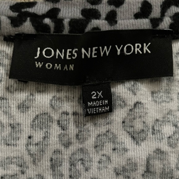 2X grey and black big cat print top - Picture 3 of 6